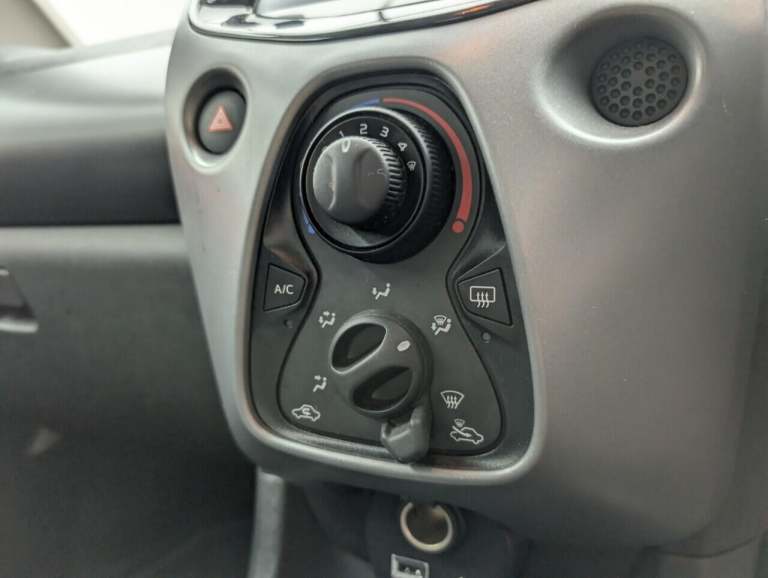 2020 Toyota AYGO 1.0 VVT-i x-play Hatchback 5dr Petrol Manual Euro 6 (71 ps) REVERSING CAMER HATC...