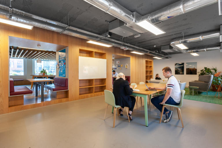 Birmingham - B3 3HN \ Adaptable Office Space with a 15-Desk Layout