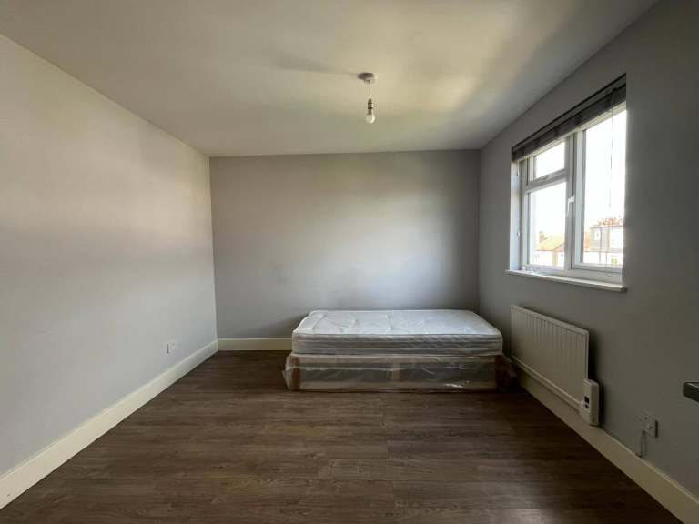 BENEFITS ACCEPTED - Studio Flat Available in Streatham Merton SW16