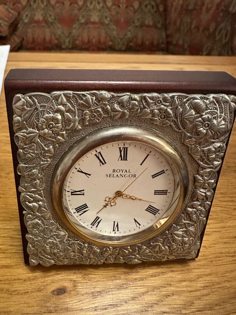 Royal Selangor Pewter Mantel Clock – Wooden Mount
