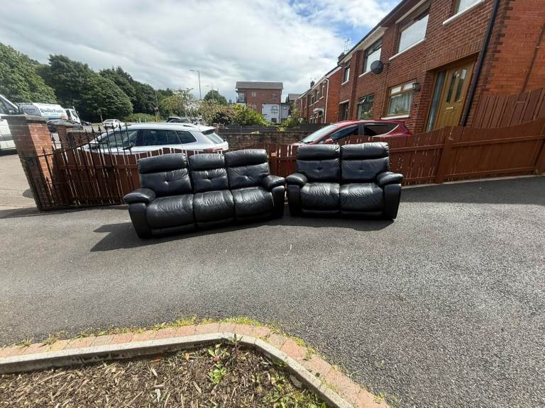 3 and 2 seater sofa in a black leather   Only £275