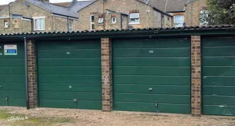 Garage to rent in London (N17) | Stashbee