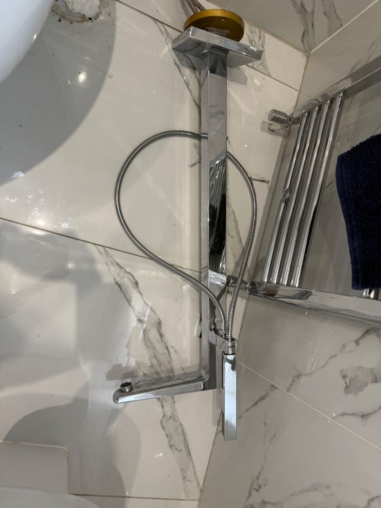 Freestanding chrome taps 