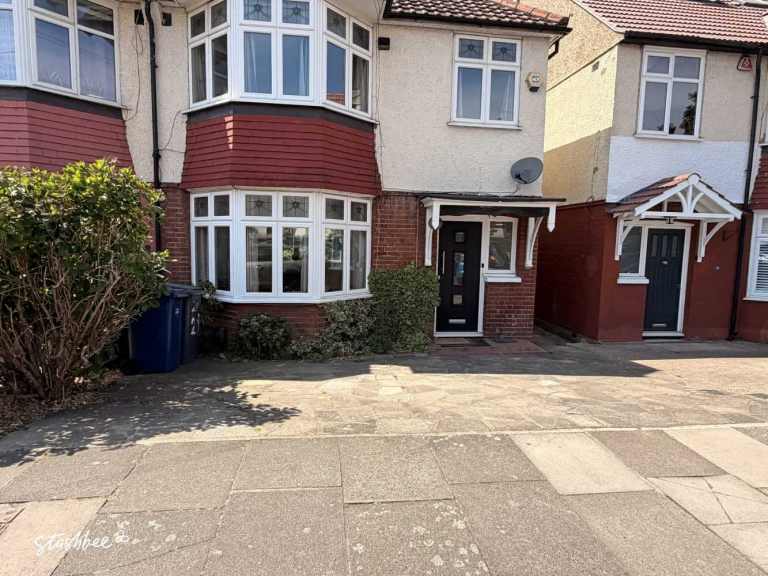 Parking Space to rent in London (N20) | Stashbee