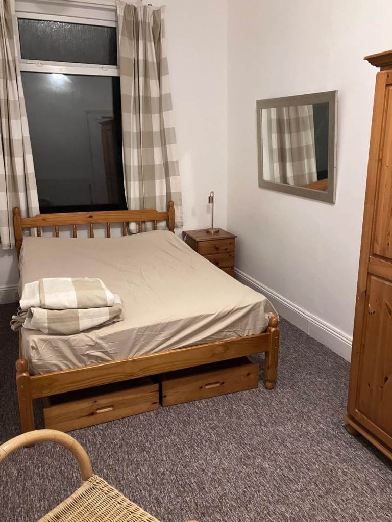 4 Rooms  to let in a shared house, close to town .