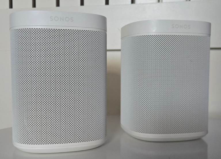  2 x Sonos ONE in white Speaker Premium audio Voice enabled Excellent condition
