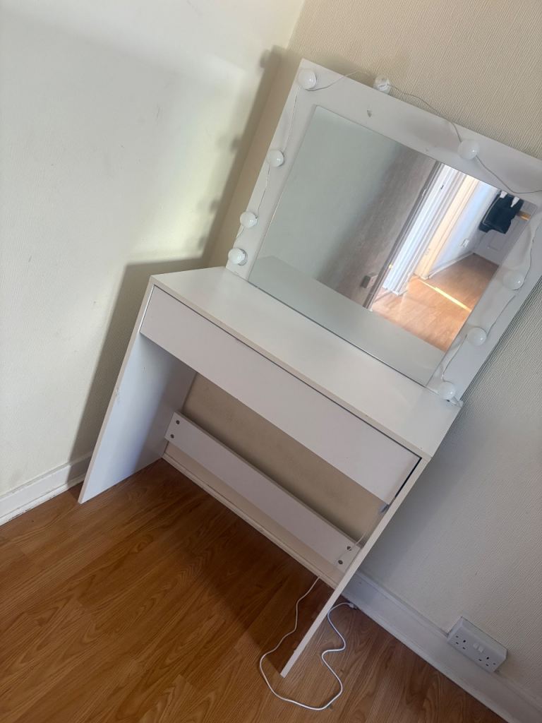 White Dressing Table with Mirror and Lights – Good Condition