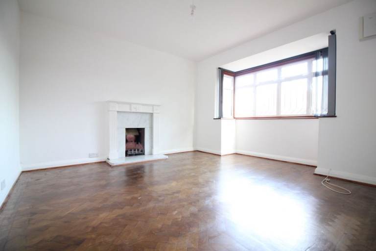 SPACIOUS THREE BED HOUSE TO RENT IN HAYES- NEAR UXBRIDGE HEATHROW HESTON SOUTHALL CRANFORD