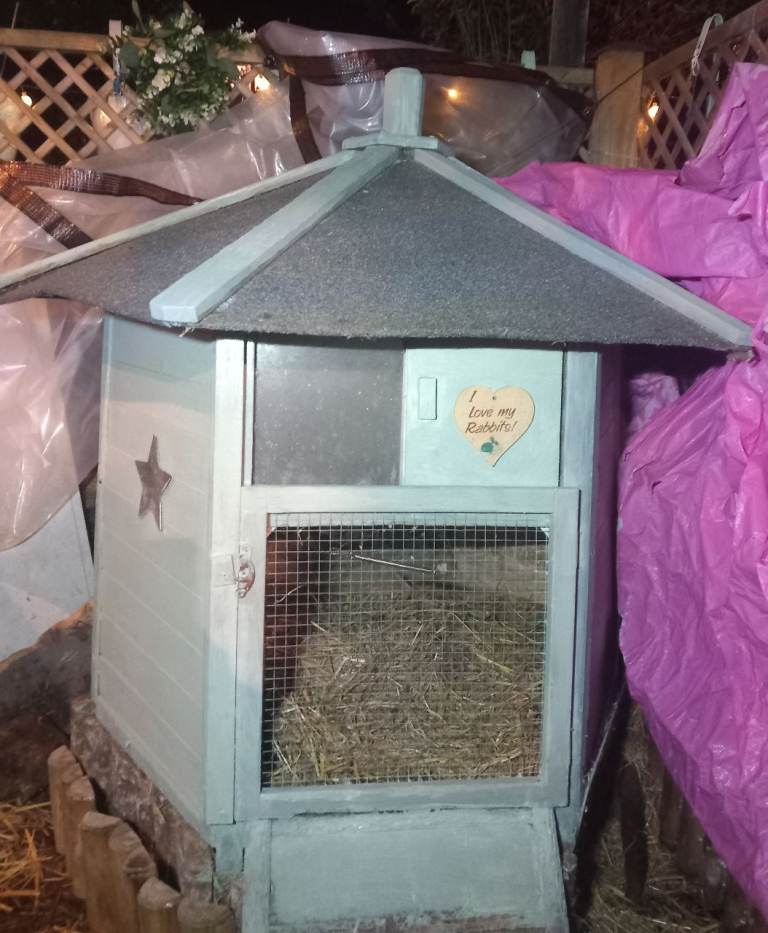 LARGE CHICKEN COOP/RABBIT HUTCH FOR SALE