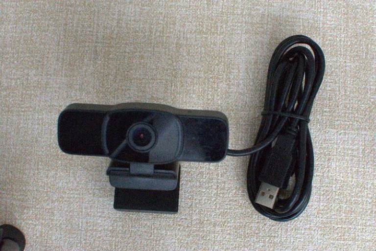 USB Webcam with Built-in Microphone – Good Condition