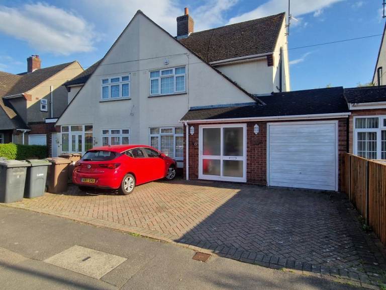 Large 3 bedroon family home for rent