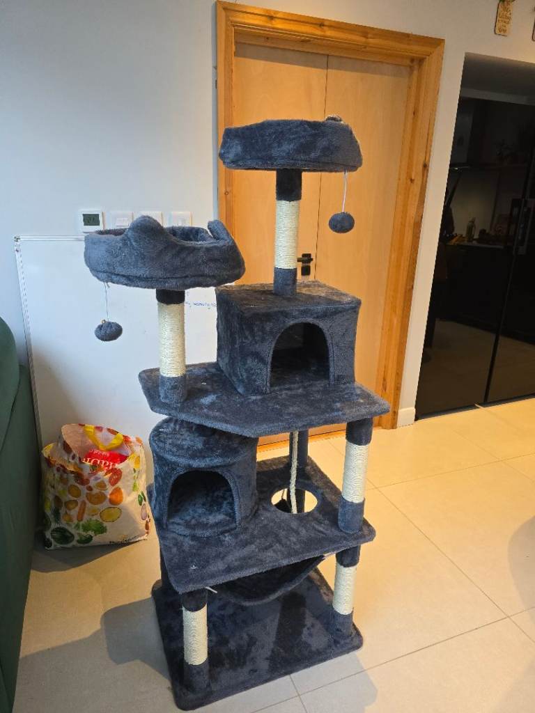 Cat Tree with Entertainment 