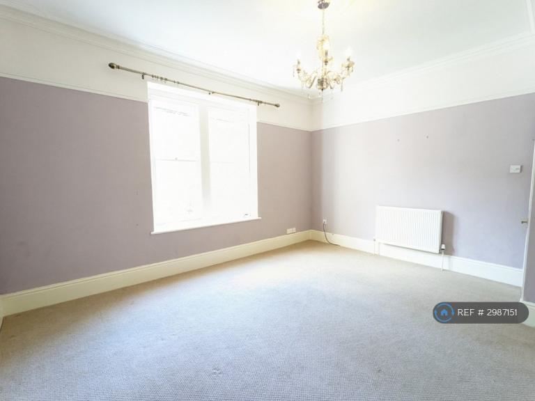 2 bedroom flat in St. Johns Road, Clifton, Bristol, BS8 (2 bed) (#2987151)