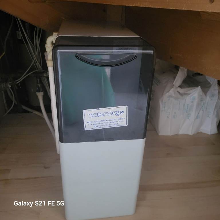 Compact Non-Electric Water Softener - Excellent Condition