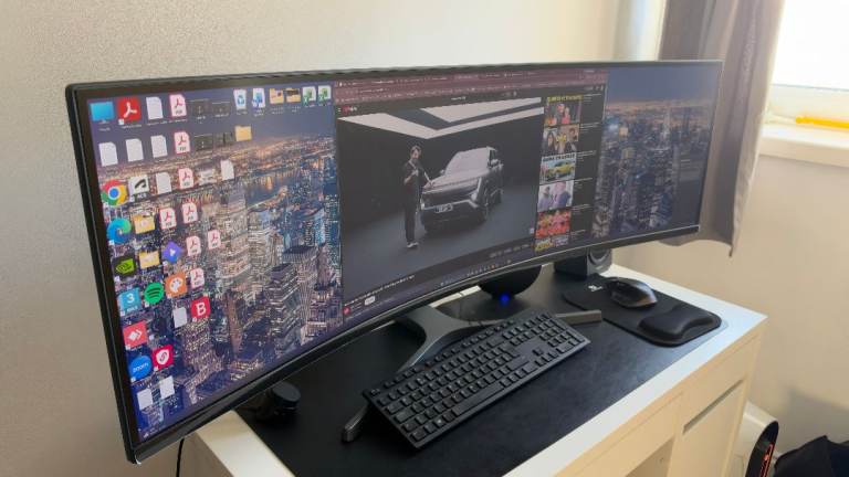 SAMSUNG - 49" CRG9 Dual-QHD Curved Odyssey