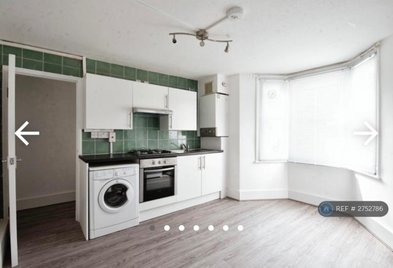 1 bedroom flat in Underhill Road, London, SE22 (1 bed) (#2752786)