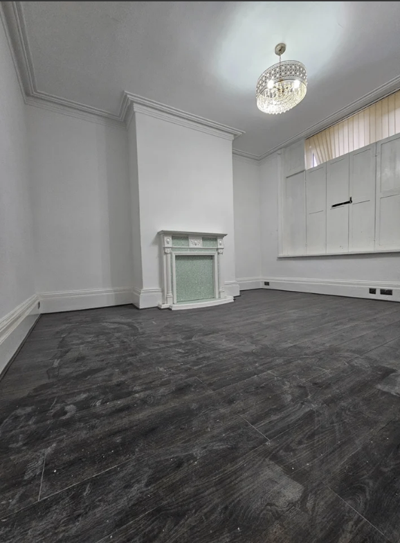 Spacious & Cosy double room for rent OL10 2PN