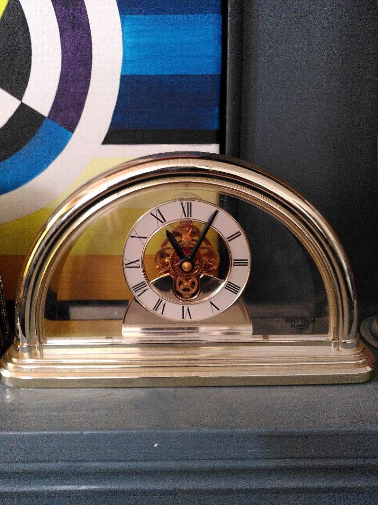 Stylish Gold Arched Mantle Clock – Good Condition