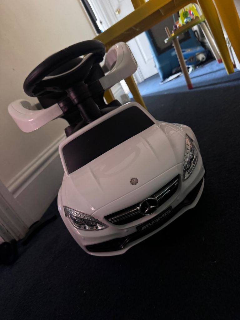 Mercedes-Benz AMG C63 Ride-On Car – White, Good Condition