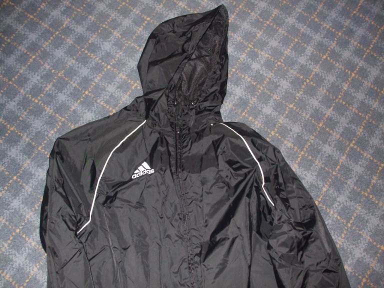 ADIDAS MENS RAIN COAT SIZE MEDIUM. NEVER WORN