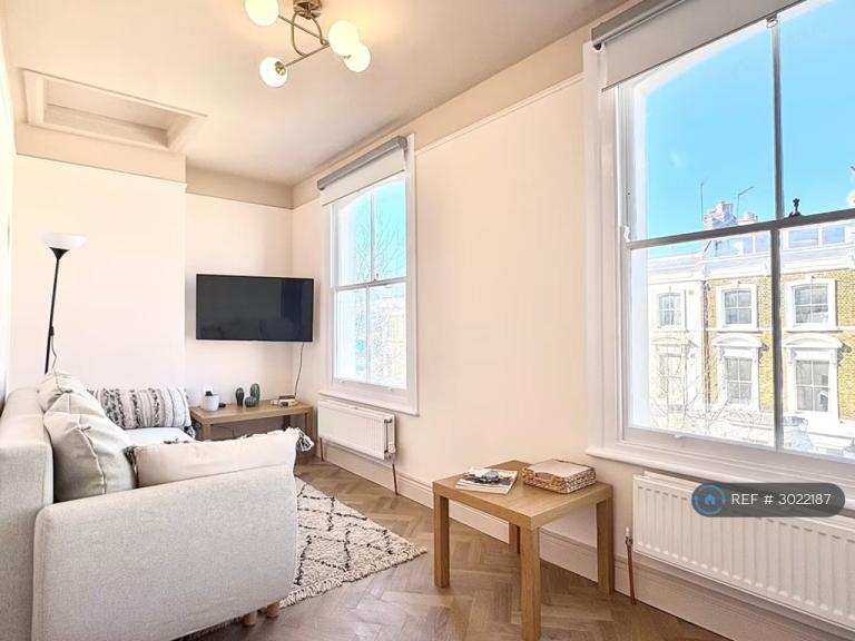 1 bedroom flat in Chesterton Road, London, W10 (1 bed) (#3022187)