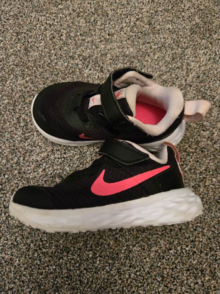 Nike baby toddler kids trainers size 5.5