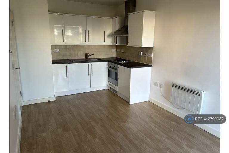 1 bedroom flat in Orchard Court, Potters Bar, EN6 (1 bed) (#2799087)