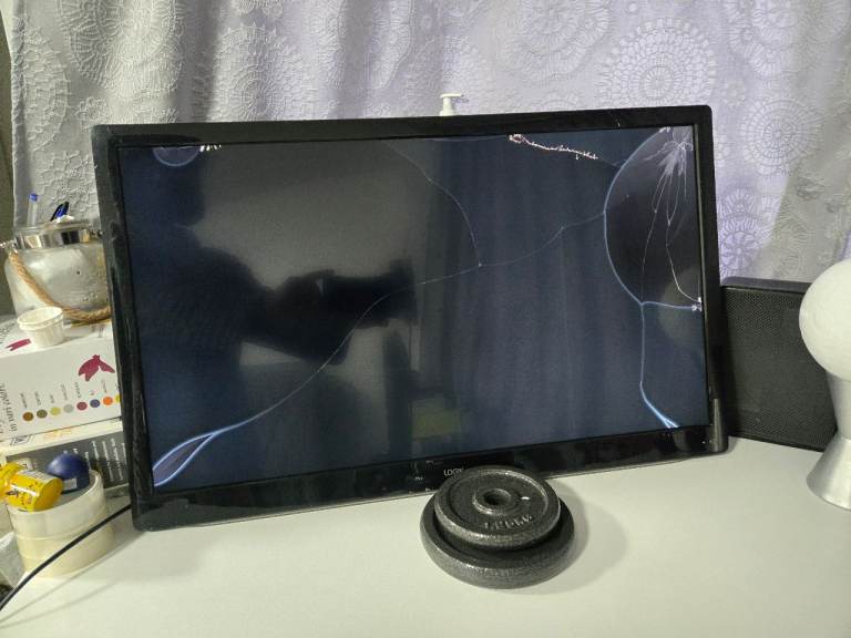 Logik Smart TV 32 inches