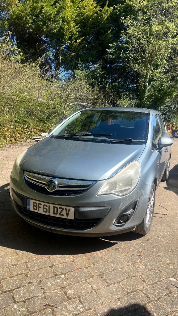 Vauxhall corsa silver hatchback 