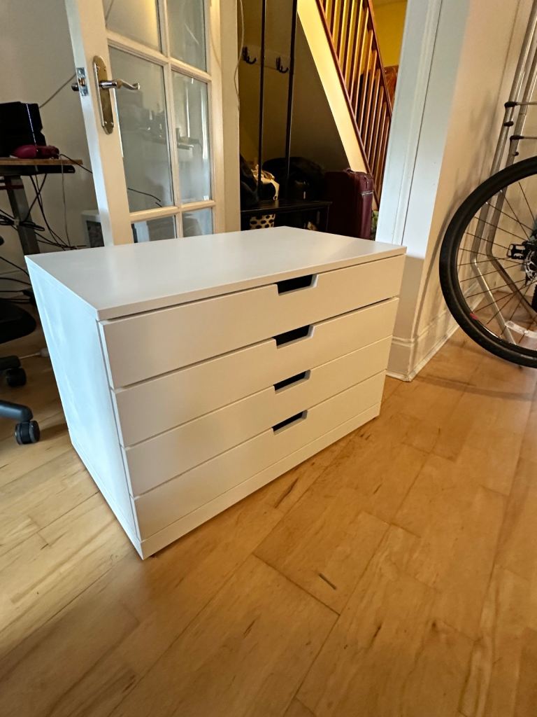 White chest of drawers