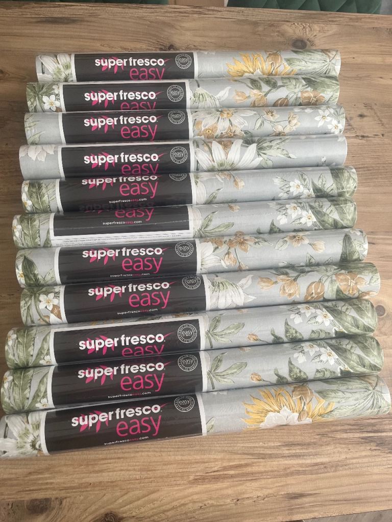 11 rolls of Superfresco Easy Passion Grey & ochre Floral Smooth Wallpaper