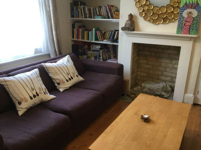 Double Room in great central area in home with a cat 