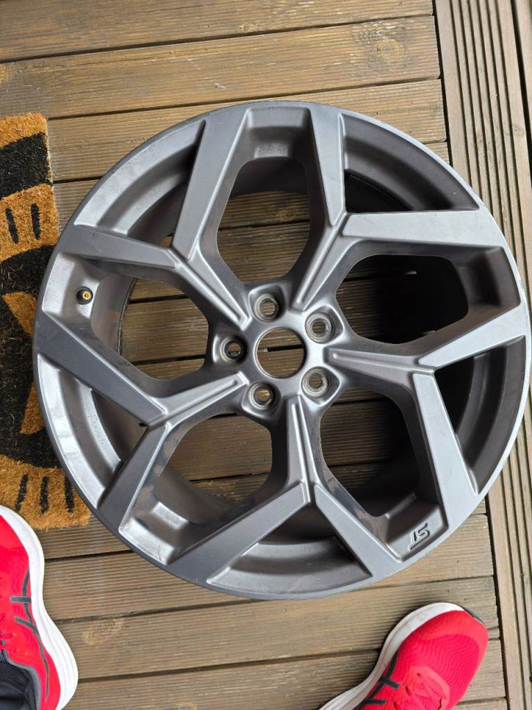 Ford Puma ST 19 inch alloy wheel