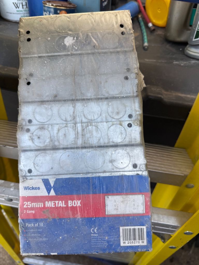 Wickes 25mm Metal socket Box (Pack of 10) – New