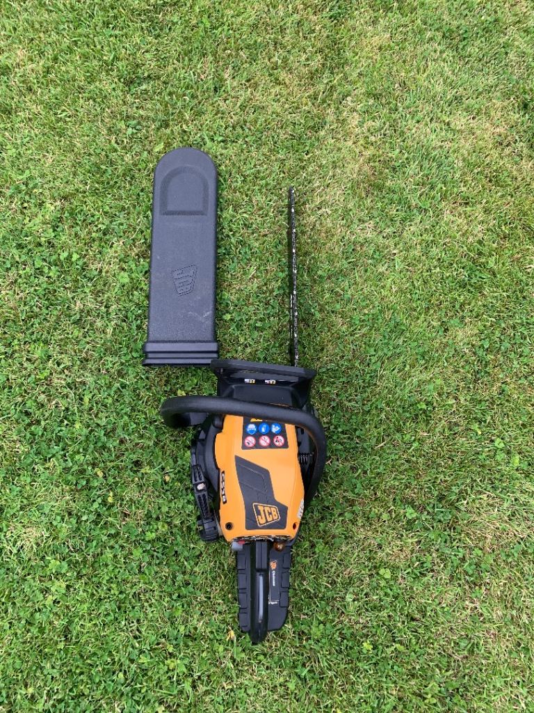 JCB CS38 16 inch petrol Chainsaw tree logs fire wood stove garden