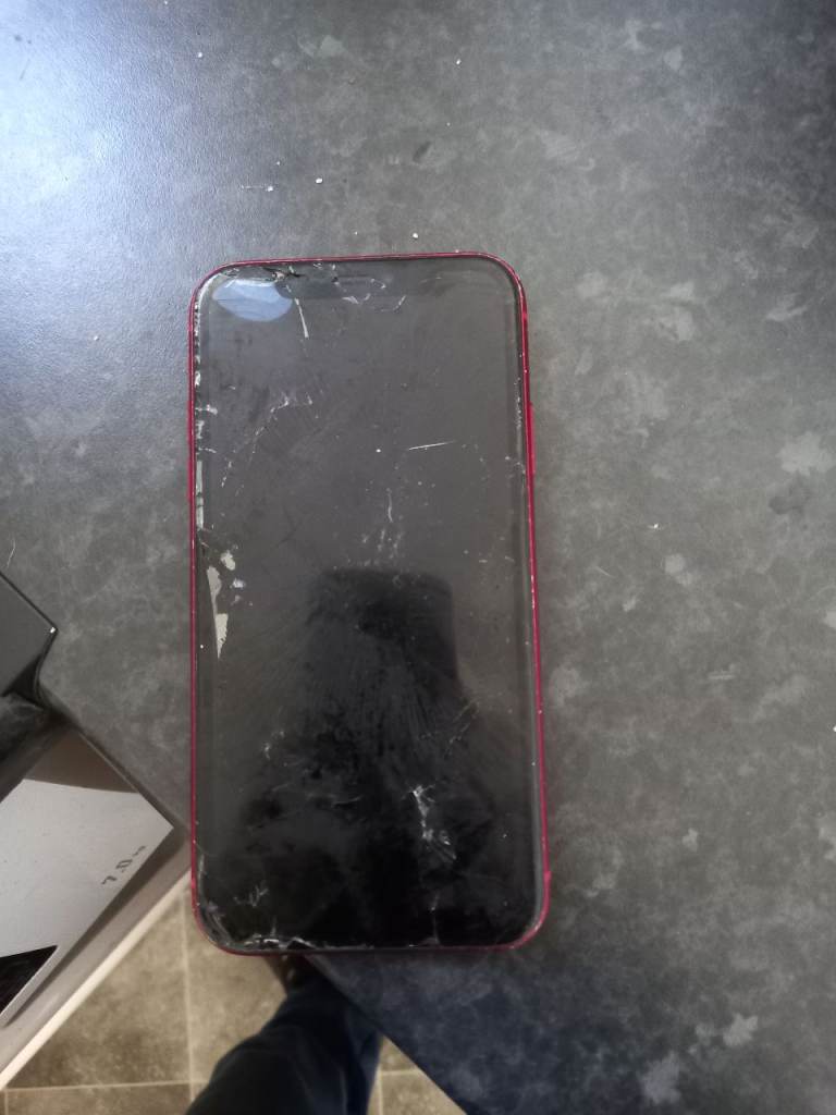 Broken iphone 11 for parts 