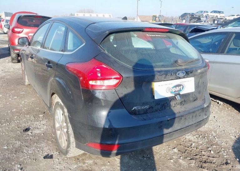 Ford focus breaking for parts only black 
