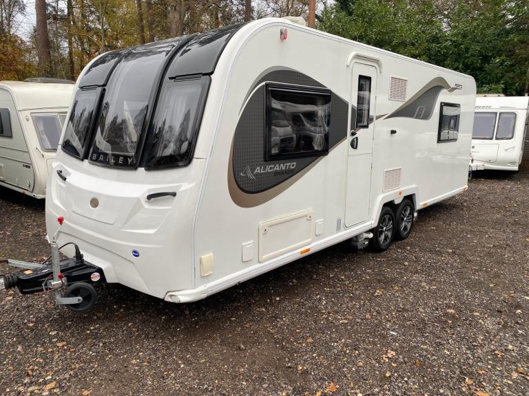 BAILEY ALICANTE GRANDE PORTO - 2020 - ISLAND BED - 4 BERTH - QUAD MOVERS - VGC 