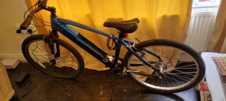 Blue bicycle 