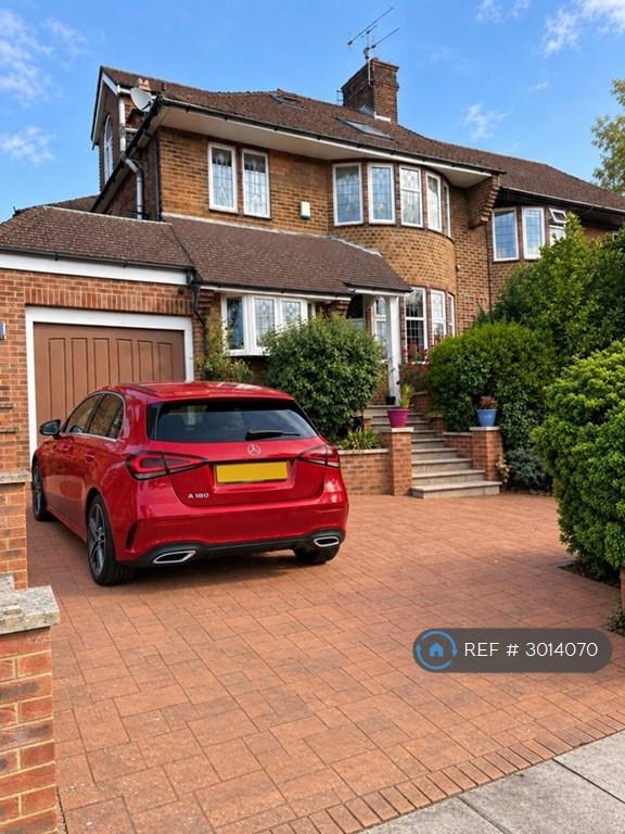 5 bedroom house in Northiam, London, N12 (5 bed) (#3014070)