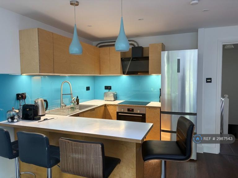 2 bedroom flat in Windmill Rise, Kingston Upon Thames, KT2 (2 bed) (#2987543)