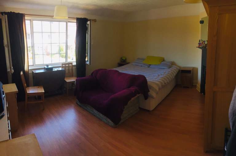 BS9 Bristol,very large room for a couple or single person (including all utility bills)