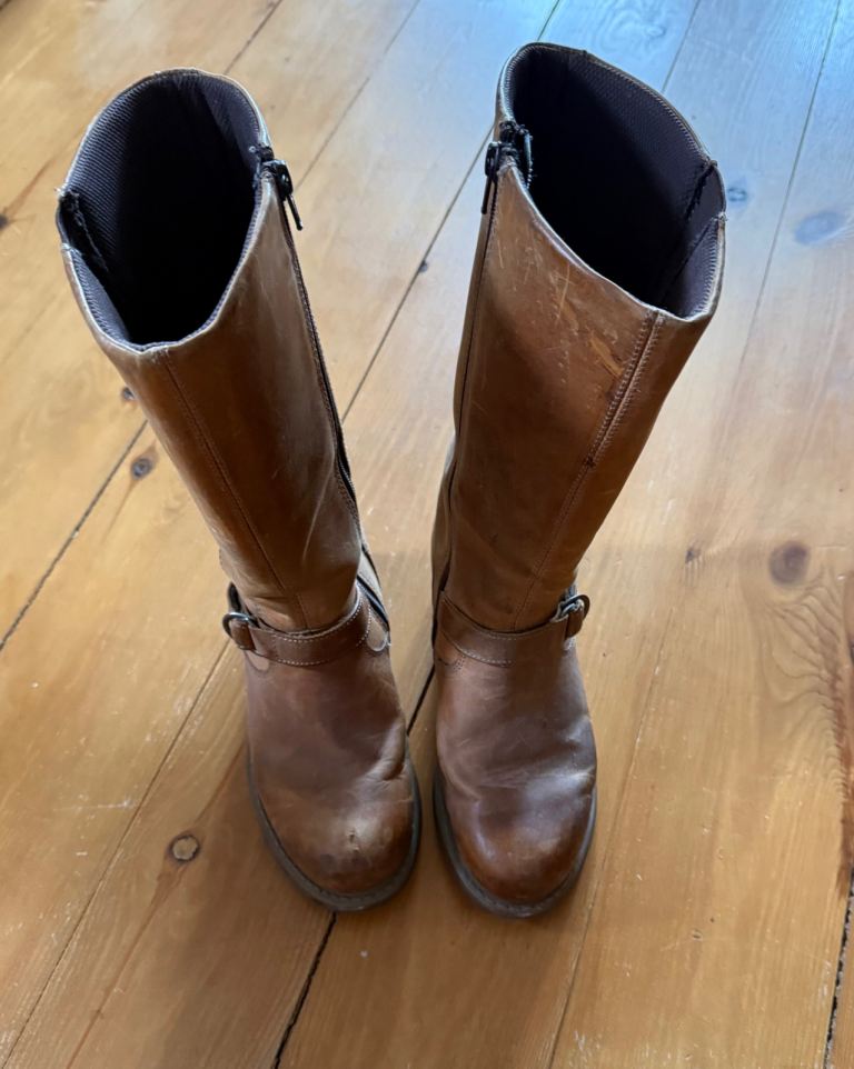 Caterpillar Ladies Leather Boots UK Size 5 – Fair Condition