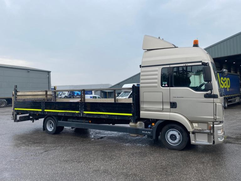 2016/65 MAN TGE 7.5 TONNE DROPSIDE WITH TAIL LIFT. SLEEPER CAB