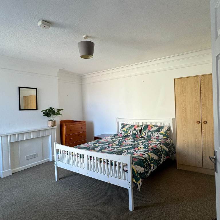 A Great Sized Double Room in a 3 bed Shared Flat