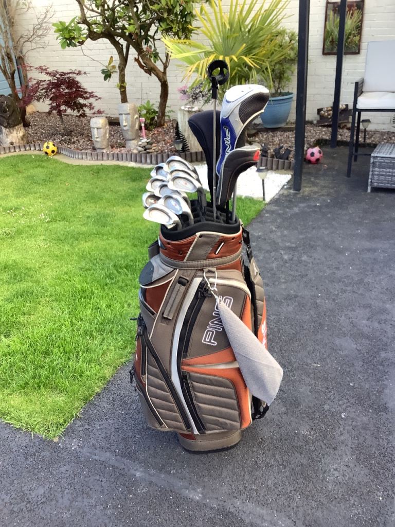 Lovely set of Ping Zing Phoenix USA Orange Dot golf clubs, in a lovely Ping golf bag. 