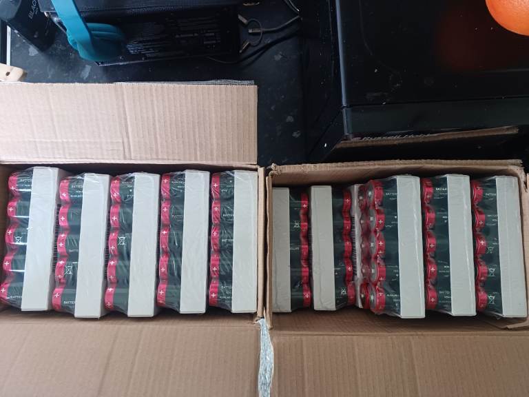 180 LR20 1.5v batteries 