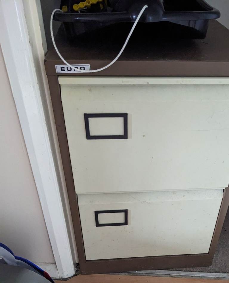 Filing cabinet 