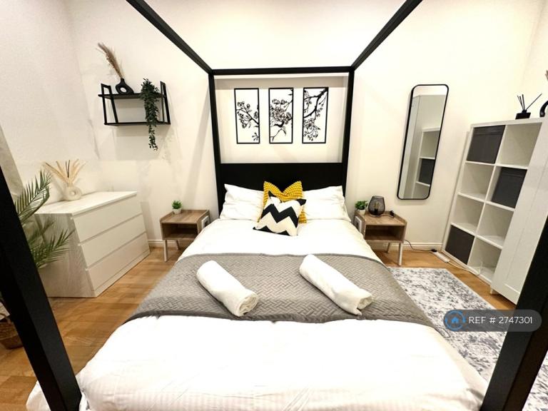 1 bedroom in John Conway House Herbert Mews, London, SW2 (#2747301)