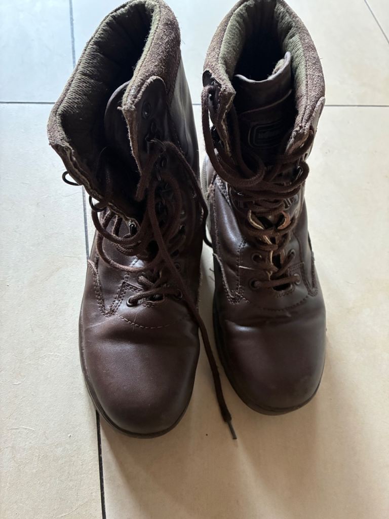 Brown Leather Lace-Up Boots – Good Condition